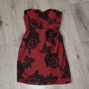 Black/red sleeveless dress